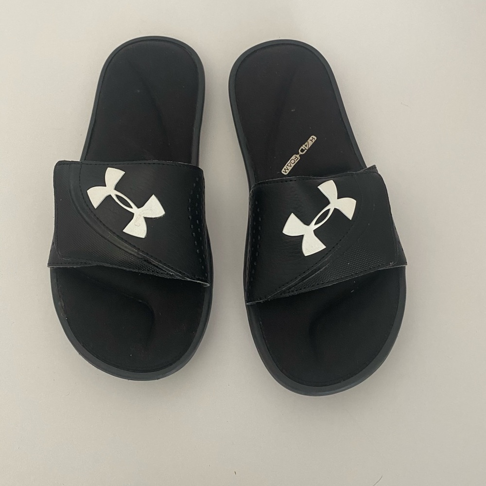 Under Armour Slides Size 7